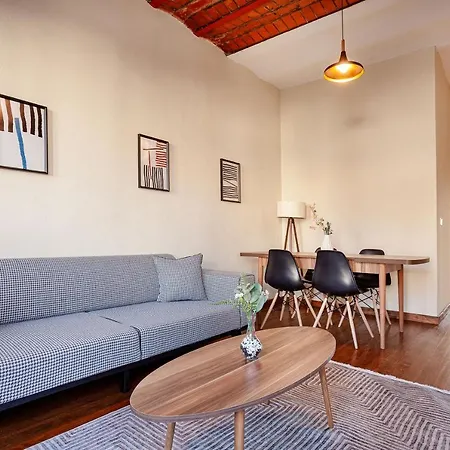Lola Flats By Oval Aparthotel *